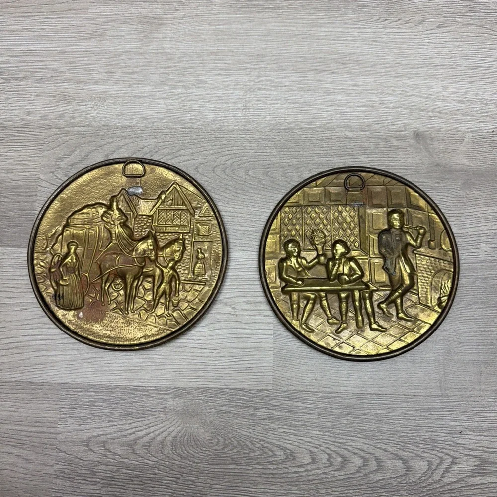 Vintage English Brass Repoussé Wall Plaques Tavern Scene Horse & Carriage 2 - 6